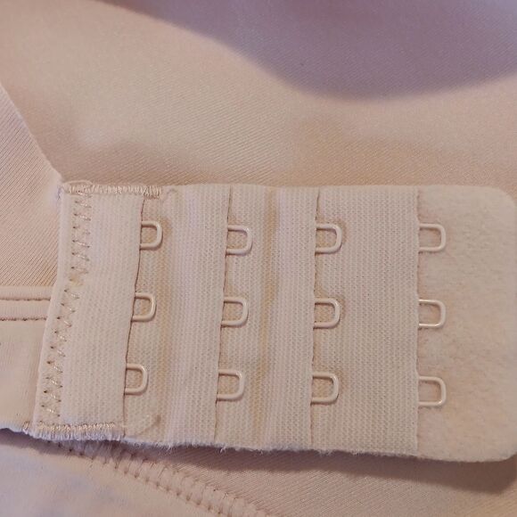 Warner's Women's No Side Effects Wire-Free Back Smoothing Contour Bra - Picture 8 of 10